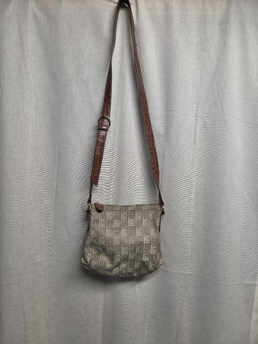 Liz Claiborne Beige Signature Crossbody with Brown Strap